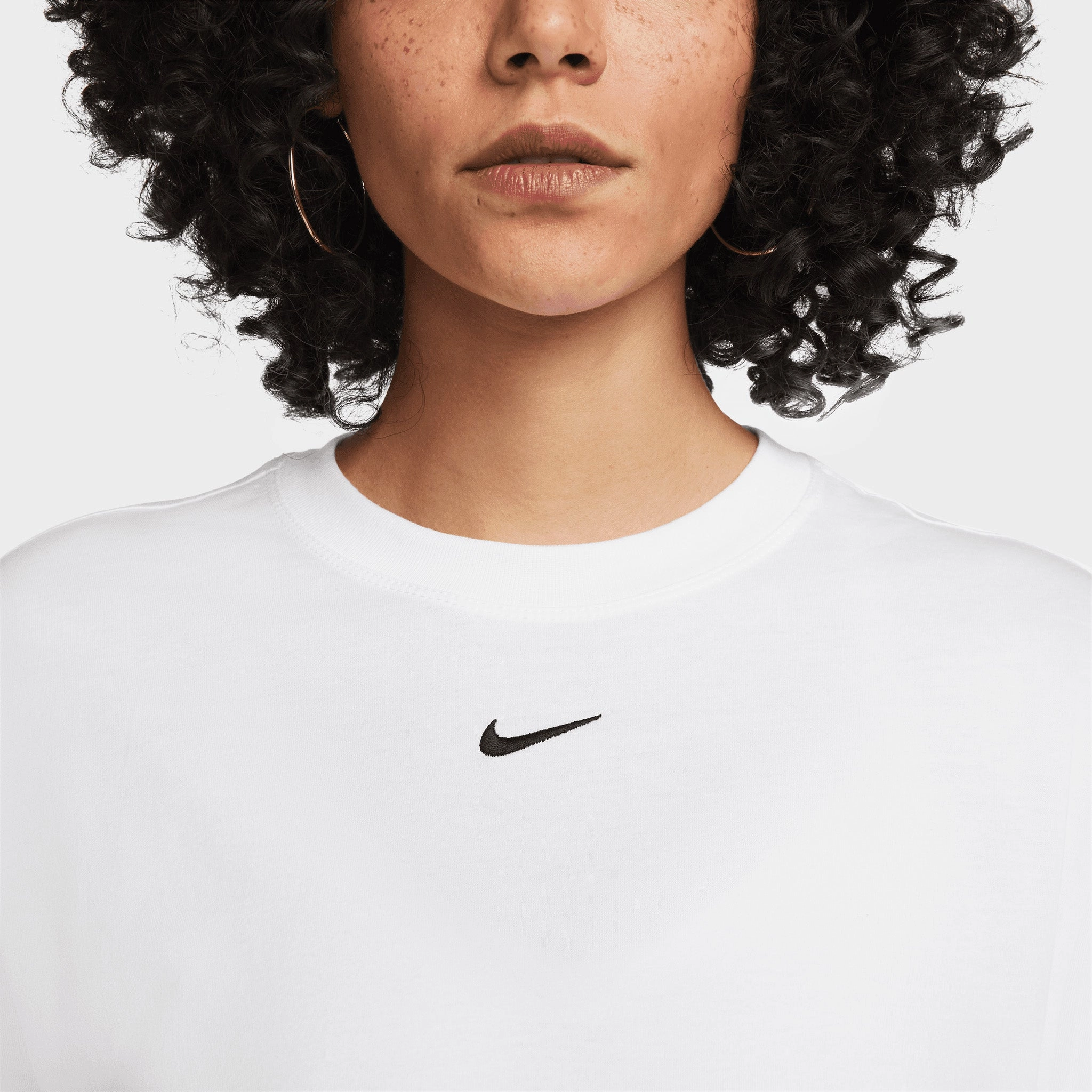 Nike Women's Sportswear Essential T-shirt White / Black